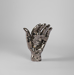 Leaking Body, 2020

Roter Ton, transparente Glasur, Platinlüster, 34 x 22,5 x 10,5 cm

Ausrufpreis: 1500,-